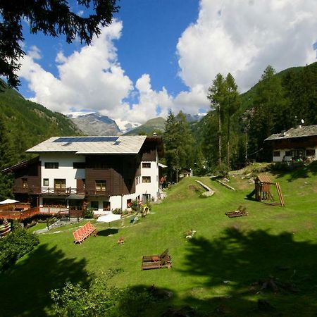 Albergo Villa Anna Maria ชัมโปลุก ภายนอก รูปภาพ