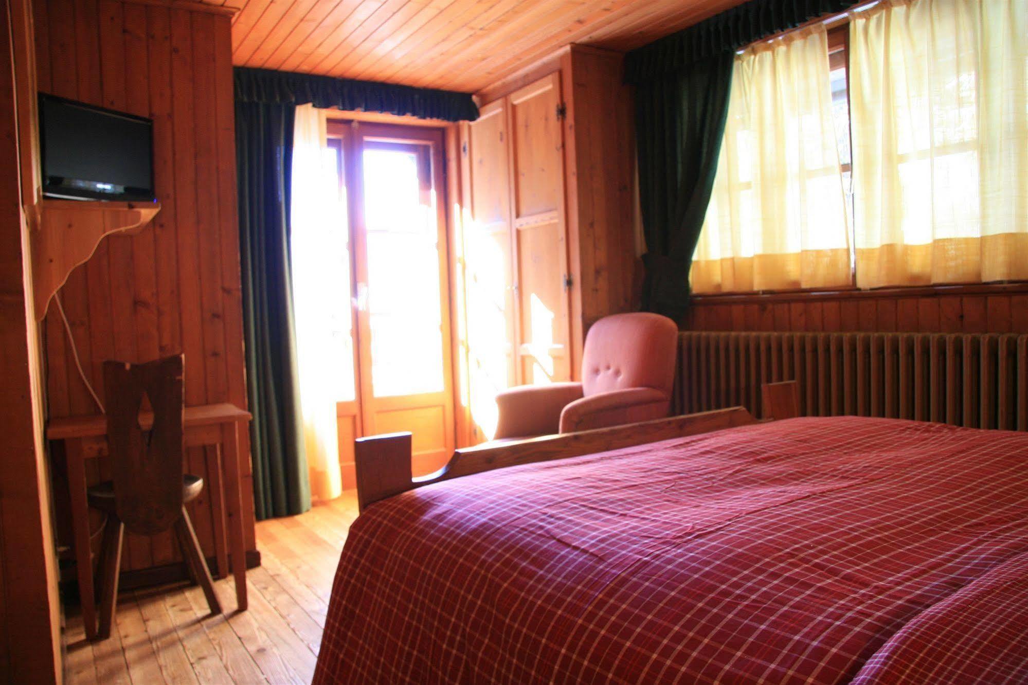 Albergo Villa Anna Maria ชัมโปลุก ภายนอก รูปภาพ