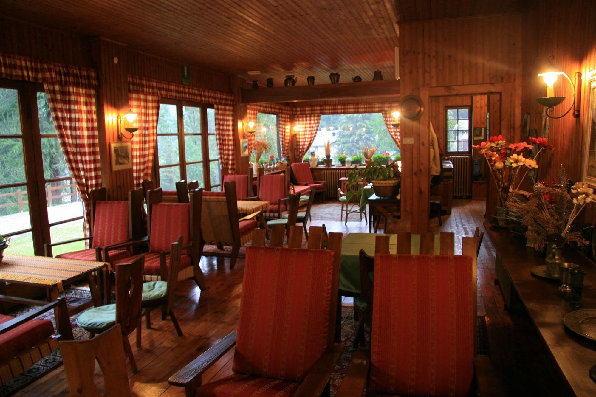 Albergo Villa Anna Maria ชัมโปลุก ภายนอก รูปภาพ