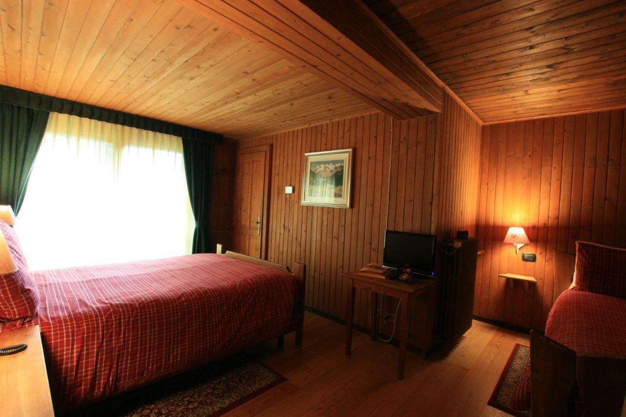Albergo Villa Anna Maria ชัมโปลุก ภายนอก รูปภาพ