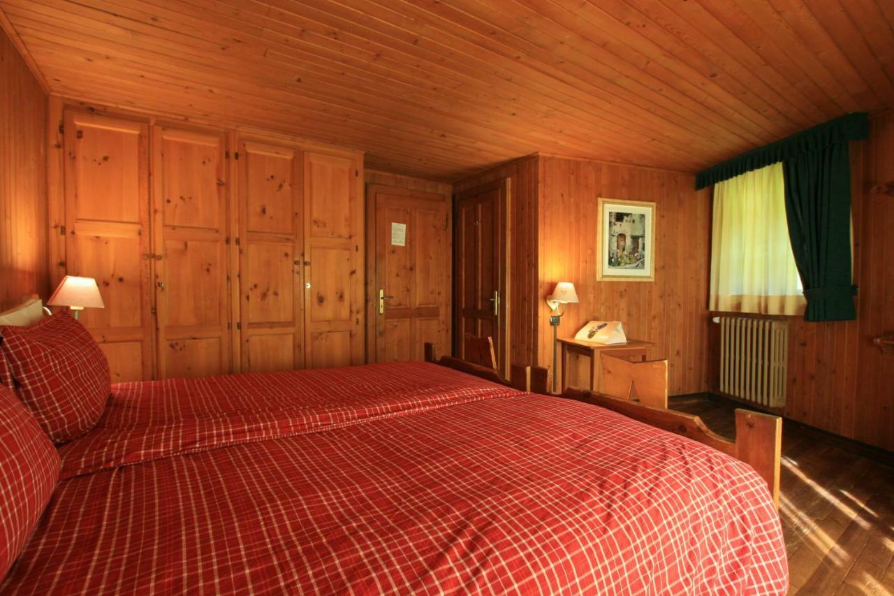 Albergo Villa Anna Maria ชัมโปลุก ภายนอก รูปภาพ