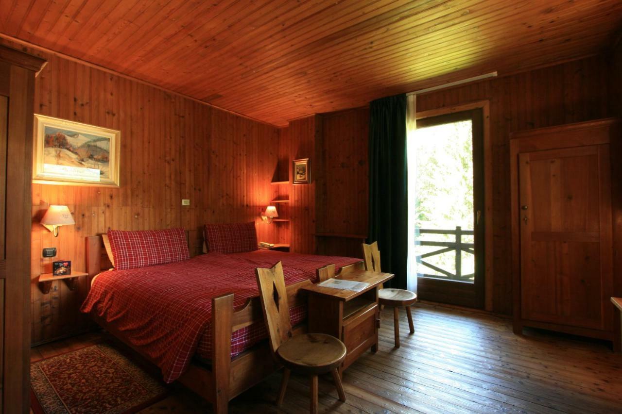 Albergo Villa Anna Maria ชัมโปลุก ภายนอก รูปภาพ